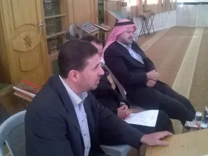 مدير اوقاف الزرقاء محاضرا في احد المساجد