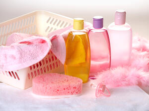 لشامبو الأطفال العديد من الاستخدامات التي يجهلها البعض لشامبو الأطفال العديد من الاستخدامات التي يجهلها البعض