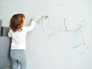 يميل طفل الجدي إلى الرسم والعزف والإستماع إلى الموسيقى


