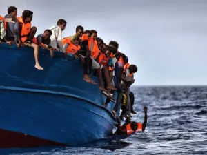  حرس السواحل أنقذ 29 مهاجراً على بعد نحو 26 ميلاً 