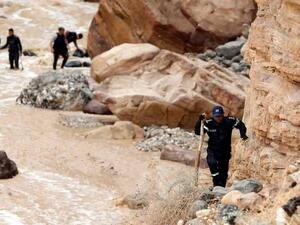 تم إنقاذ 37 شخصا في عملية كبيرة شاركت فيها طائرات هليكوبتر وقوات الجيش