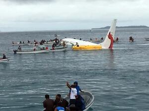 الطائرة كانت على بعد حوالي 150 مترا من المدرج وانتهى بها الأمر في البحيرة 