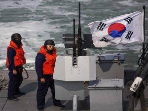 زورق شمالي يخترق المياه الإقليمية لكوريا الجنوبية