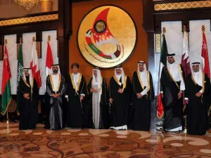 القمة الخليجية تنطلق غدا الثلاثاء في البحرين
