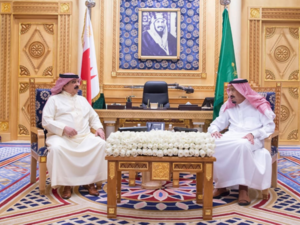 العاهل السعودي، الملك سلمان بن عبد العزيز ونظيره البحريني، الملك حمد بن عيسى آل خليفة
