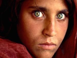 باكستان تؤجل ترحيل "الفتاة الأفغانية" بضعة أيام