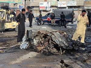 Pakistani security officials examine the site of a bomb explosion in Quetta, Baluchistan province. Image used for illustrative purposes. (AFP/Banaras Khan)