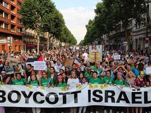 سفير أمريكا يدعو البنوك الألمانية لتعليق حسابات تدعم BDS
