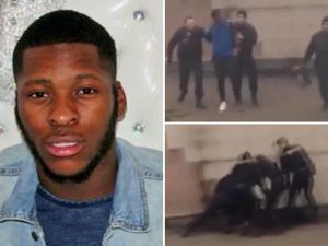 الشاب تيو (22 عاما) خلال تعرضه للاعتداء من قبل الشرطة الفرنسية