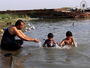 شط العرب مكب للنفايات، رئة البصرة تختنق
