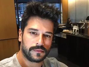 بوراك أوزيجيف )instagram.com/burakozcivit(