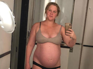 She is expecting her first child  (Source: amyschumer / Instagram) 