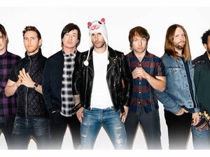 Maroon 5's record label didn't want them to release 'Moves Like Jagger' (Source: maroon5 / Instagram) 