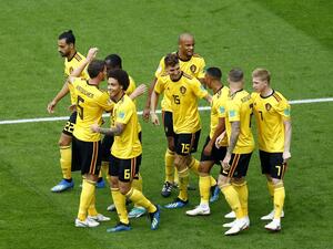 لاعبو بلجيكا يحتفلون بهدف مونييه