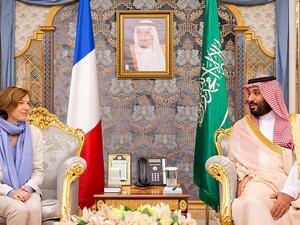 اللقاء في جدة تطرق الى "مجالات التعاون الثنائي خاصة في الشأن الدفاعي