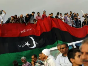 قتلى في بنغازي بسقوط قذائف على متظاهرين