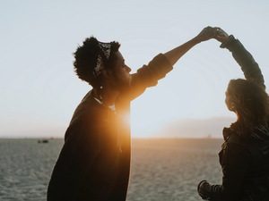 ينبغي أن يشعر كل منكما بالراحة في حضور الآخر