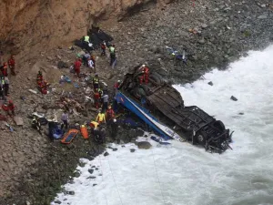 يعتبر الطريق السريع حيث وقع الحادث من اخطر الطرقات في البلاد 