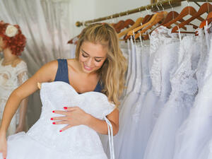 الجزء العلوي من ثوب الزفاف عادة ما يكون هو الأكثر لفتاً للأنظار
