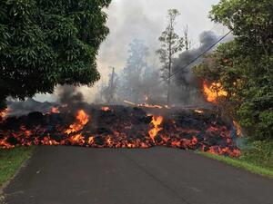 "نهر الجحيم" يتدفق في هاواي 