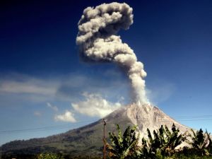 إندونيسيا ترفع حالة التأهب إلى أقصى مستوى لها بسبب بركان بالي