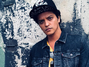 Bruno Mars had to temporarily suspend his concert (Source: brunomars / Instagram) 