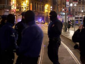 Police forces are seen on the Chaussee de Neerstalle - Neerstalle Steenweg near the site of a shooting in the rue du Dries-Driesstraat in Forest-Vorst, Brussels, on early March 16, 2016. (AFP/Nicolas Maeterlinck)