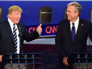 جيب بوش (يمين) ودونالد ترامب خلال المناظرة