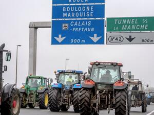 Farmers drive from Loon Plage to Calais, on September 5, 2016, during a joint "go-slow" protest with truck drivers on the A16 highway calling for the dismantling of the so-called "Jungle" migrant camp in the French northern port city of Calais. (AFP/Philippe Huguen)