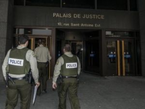 عناصر من الشرطة الكندية في موقع اطلاق نار في بلدة سان البرت بمقاطعة ألبرتا 