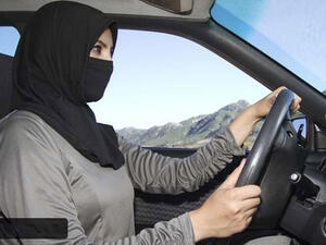 لابد أن تحصل المرأة السعودية على موافقة من ولي الأمر فيما يتعلق بقرارات مثل الزواج والسفر والتقدم للحصول على جواز سفر 