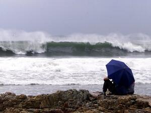 وحذرت السلطات من احتمال حصول فيضانات وانزلاقات للتربة.

