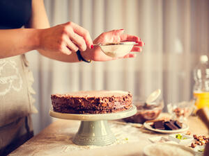 الحلويات والشوكولاتة تعبر عن الخير والوفرة في المنزل الحلويات والشوكولاتة تعبر عن الخير والوفرة في المنزل