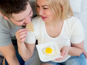 المخبوزات قد تؤدي إلى تدني مستوى الذكورة في الجسم