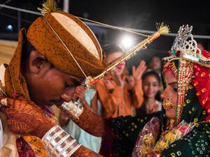 Hindu couple performs a Hindu ritual during a mass wedding ceremony (AFP/File Photo)	
