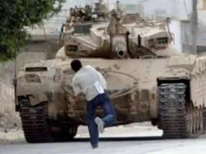 إصابة فلسطينيين بمواجهات مع جيش الاحتلال قرب قبر "يوسف"