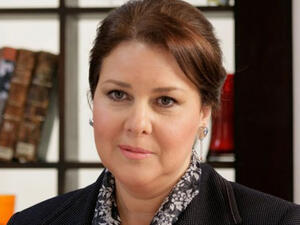 دلال عبدالعزيز