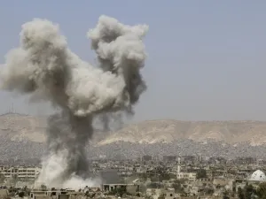 Smoke billows following air strikes by regime forces in the restive Jobar area, in eastern Damascus on April 29, 2015. (AFP/Lens of a Young Dimashqi)