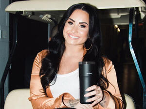 Demi Lovato is "doing great" in rehab  (Source: ddlovato / Instagram ) 