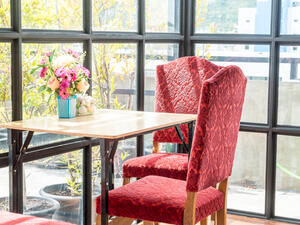 لا ترتبي الأثاث بطريقة متراصة بحيث لا يكون هناك مسافة كبيرة بينها لا ترتبي الأثاث بطريقة متراصة بحيث لا يكون هناك مسافة كبيرة بينها