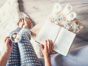 توضع السجادة تحت الطاولة، على أن تمتد حتى حدود الكراسي (shutterstock.com)
 توضع السجادة تحت الطاولة، على أن تمتد حتى حدود الكراسي (shutterstock.com)
