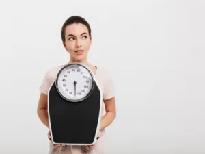 يُنصح بممارسة الرياضة ساعة يومياً، مثل ركوب الدراجة