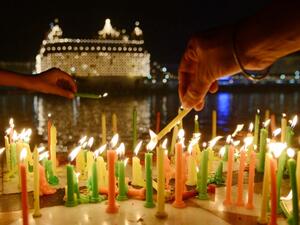 Indian Sikh devotees lighting candles during Bandi Chhor Divas, or Diwali, at the Golden Temple in Amritsar on October 30, 2016. (AFP/Narinder Nanu)