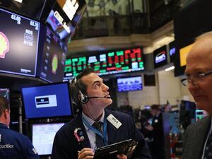 The sell-off across world stock markets on Monday sent investors rushing into the dollar, helping the US currency perform well against the euro, British pound and other commodity-linked currencies. (Jewel Samad/ AFP) The sell-off across world stock markets on Monday sent investors rushing into the dollar, helping the US currency perform well against the euro, British pound and other commodity-linked currencies. (Jewel Samad/ AFP)