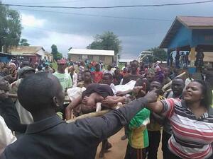 eople argue as a woman is transported to the local hospital in Beni on August 15, 2016 during scenes of tension following a wave of unrest and violence in the region. (AFP/Kudra Maliro)