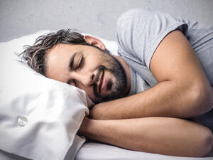أضغاث الأحلام ما يراه النائم وليس برؤيا أو حلم إنّما حديث نفس

