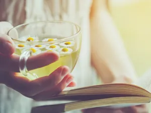 هناك العديد من الأعشاب التي سوف يساعدك تناولها على الحصول على النوم الهانئ