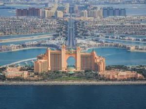استمتعوا بالعروض الترفيهية المتنوعة (Shutterstock)