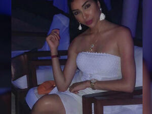 The Moroccan singer disabled the comments on the picture knowing that she will get lots of negative comments. (Source: dunia_batma - Instagram)