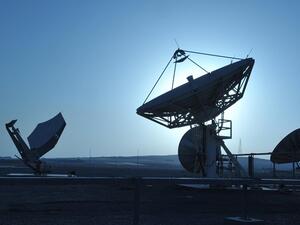 Through its teleport, du servers regional and international broadcasting customers.